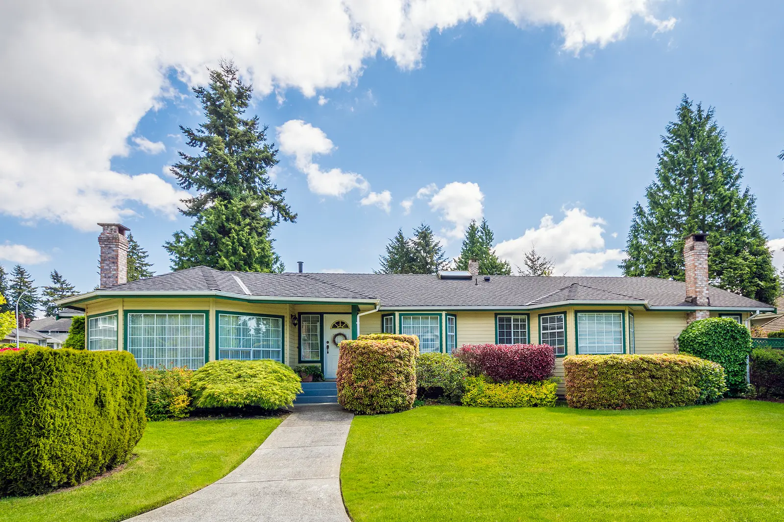 Should You Rent Furnished or Unfurnished? Profit Comparison for Sarasota Landlords